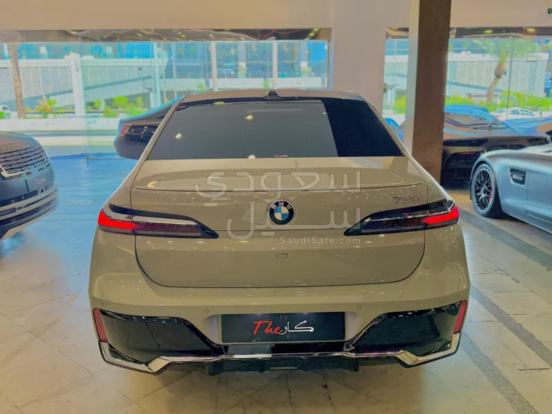 2024 بي ام دبليو الفئة السابعة 735أي