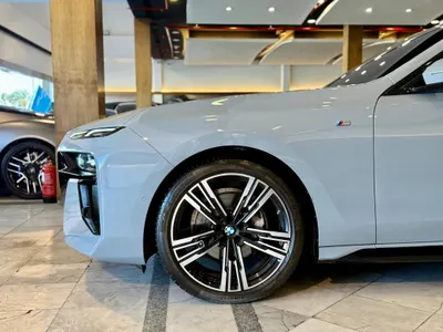 2024 بي ام دبليو الفئة السابعة 735أي