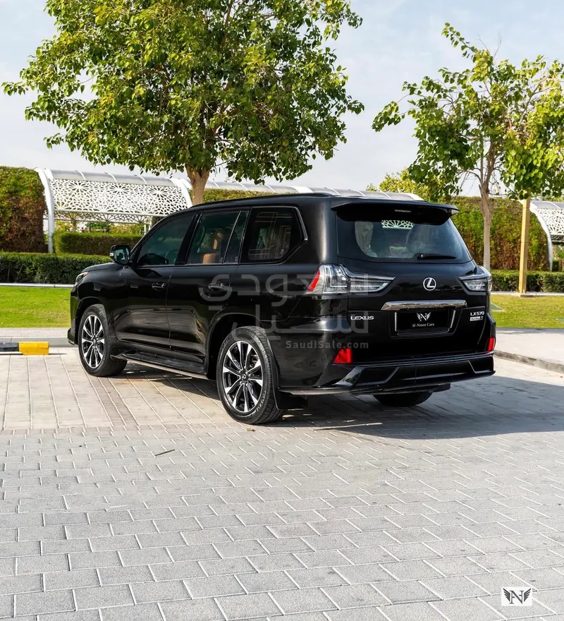 2021 لكزس إل إكس 570 بلاك اديشن