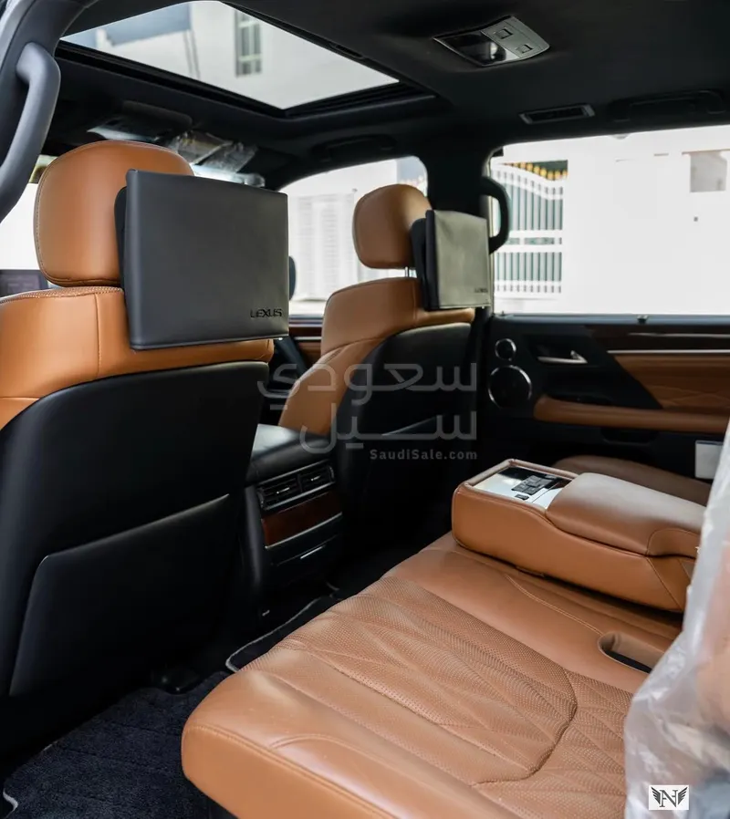 2021 لكزس إل إكس 570 بلاك اديشن