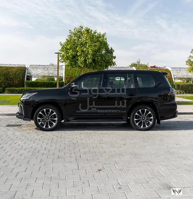 2021 لكزس إل إكس 570 بلاك اديشن