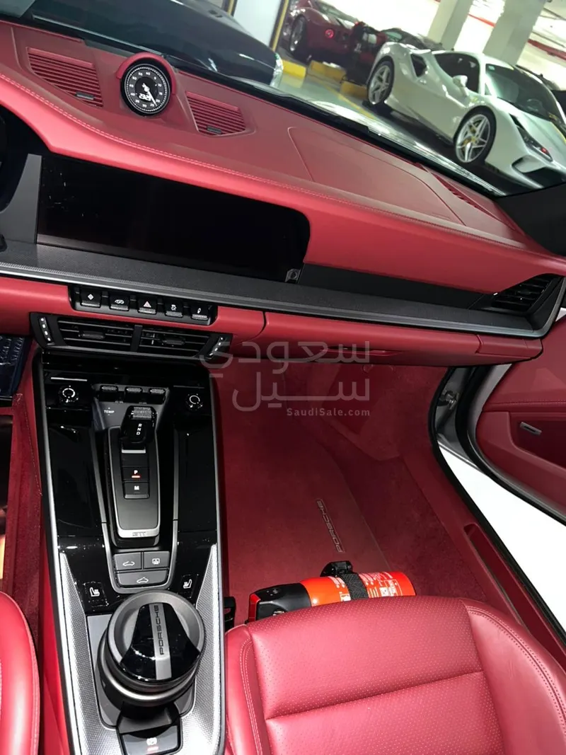 2025 بورش 911 كاريرا