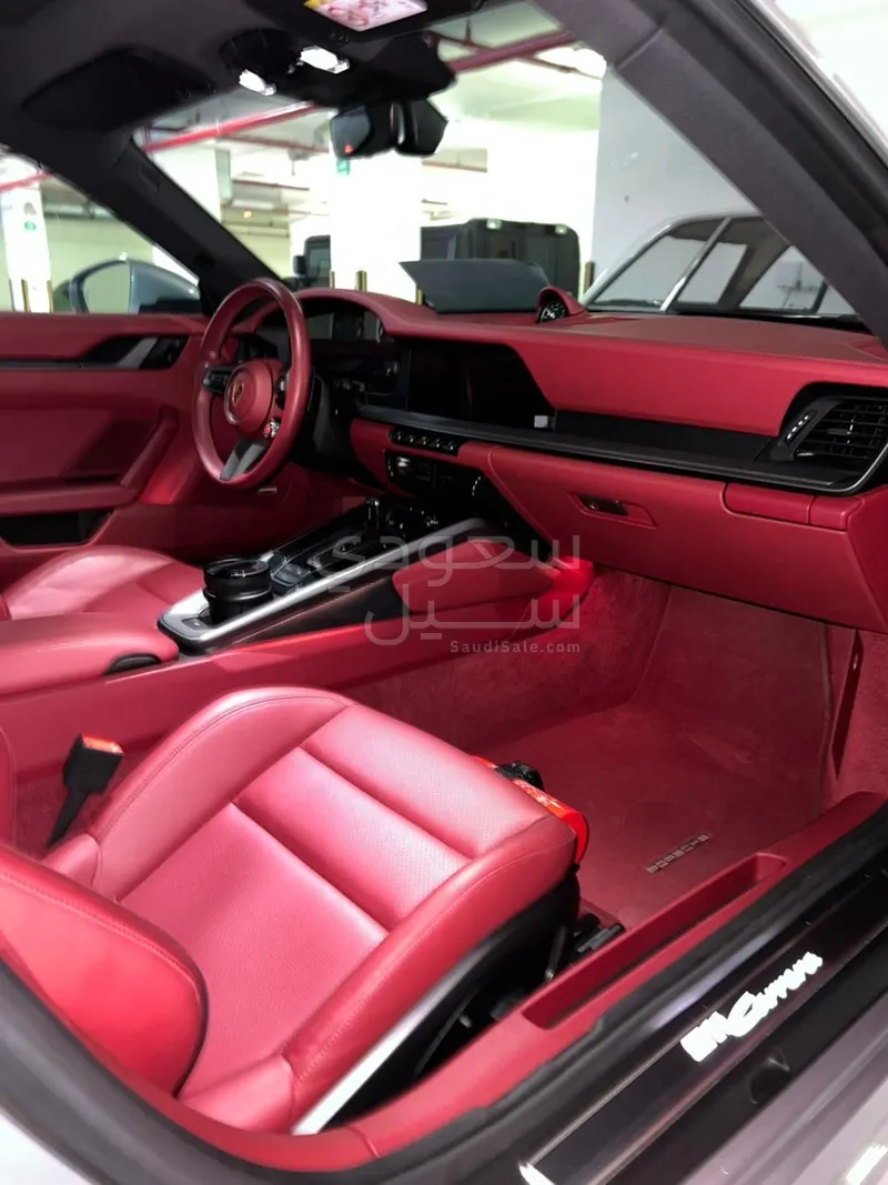 2025 بورش 911 كاريرا