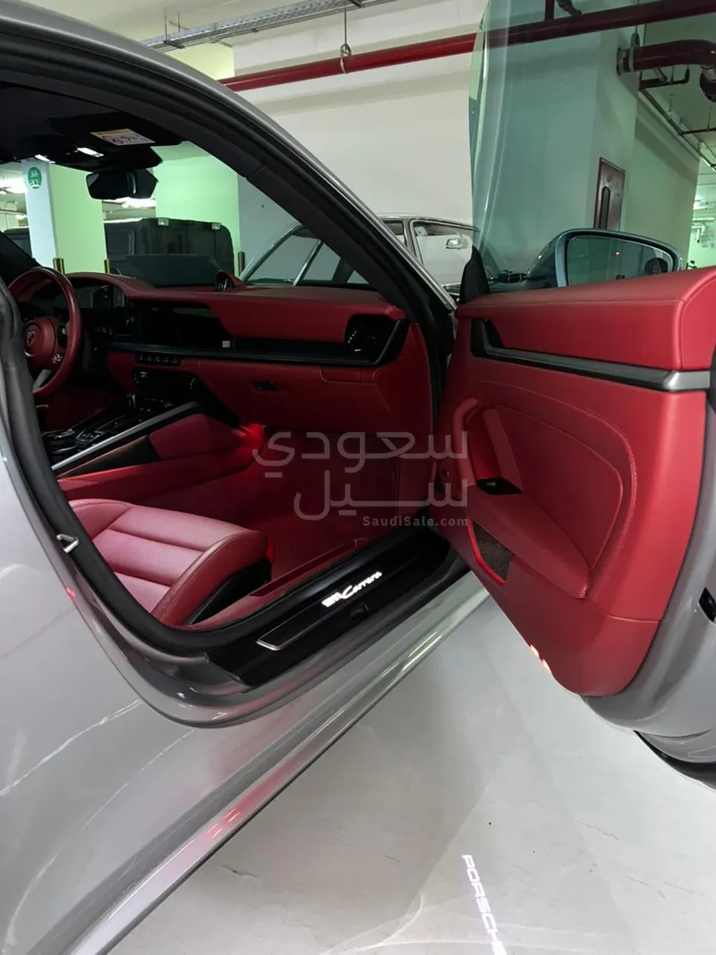 2025 بورش 911 كاريرا