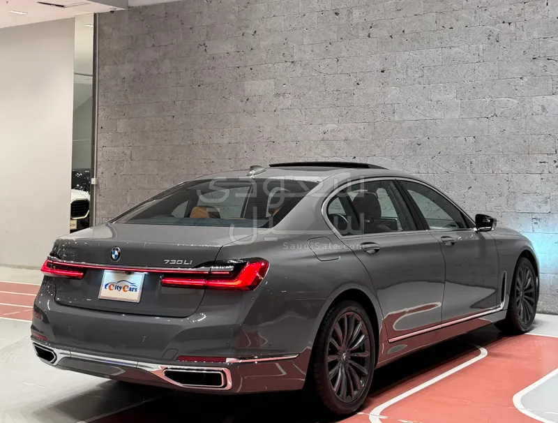 2021 بي ام دبليو الفئة السابعة 730 إل أي