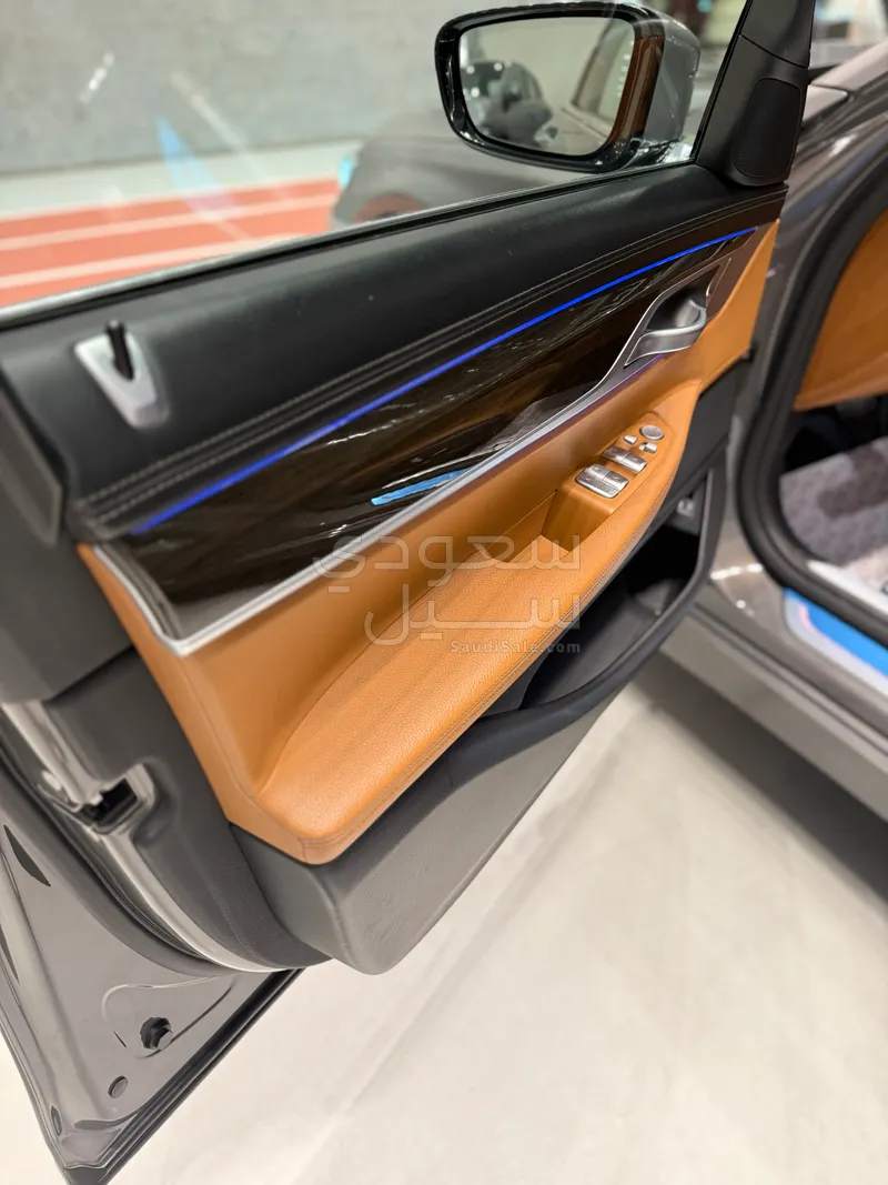 2021 بي ام دبليو الفئة السابعة 730 إل أي