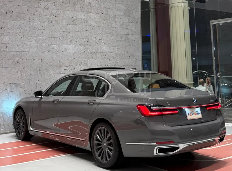 2021 بي ام دبليو الفئة السابعة 730 إل أي