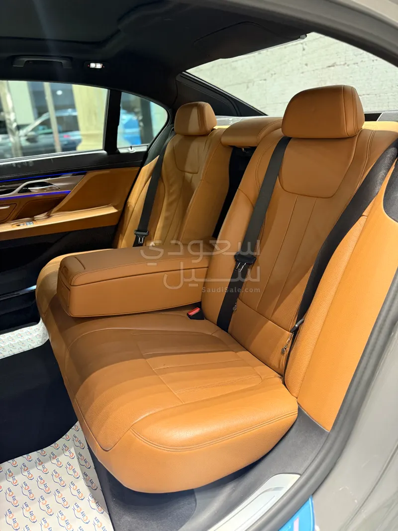 2021 بي ام دبليو الفئة السابعة 730 إل أي