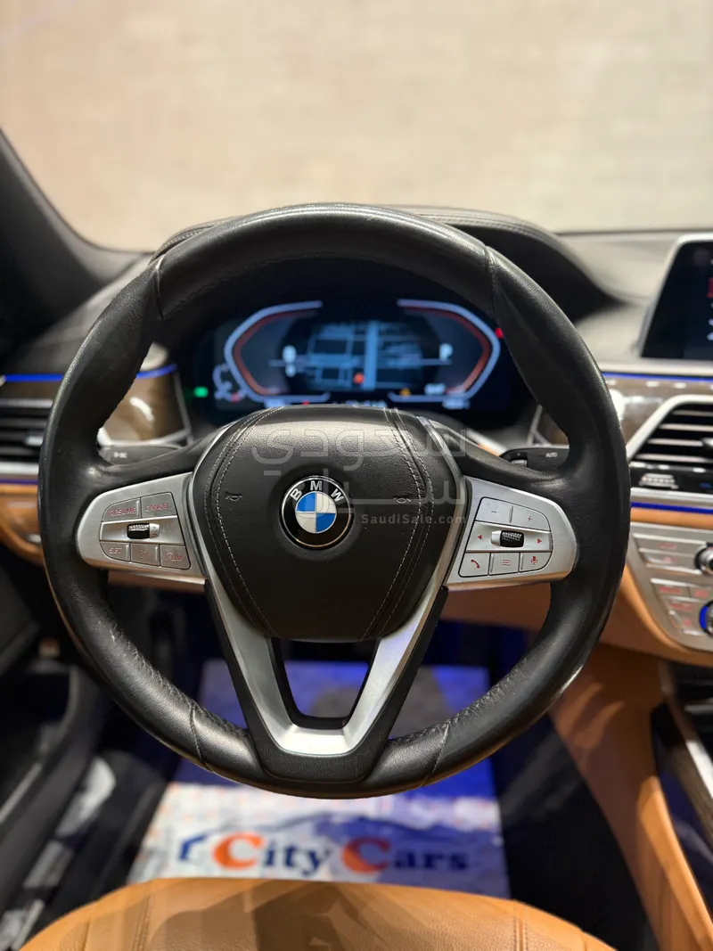 2021 بي ام دبليو الفئة السابعة 730 إل أي