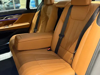 2021 بي ام دبليو الفئة السابعة 730 إل أي