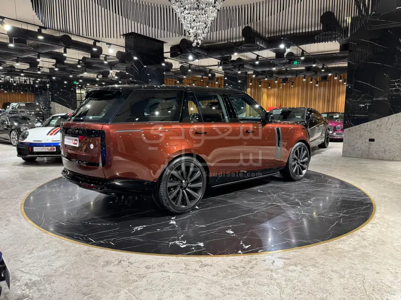 2025 لاند روفر رينج روفر اس في اوتوبيوغرافي