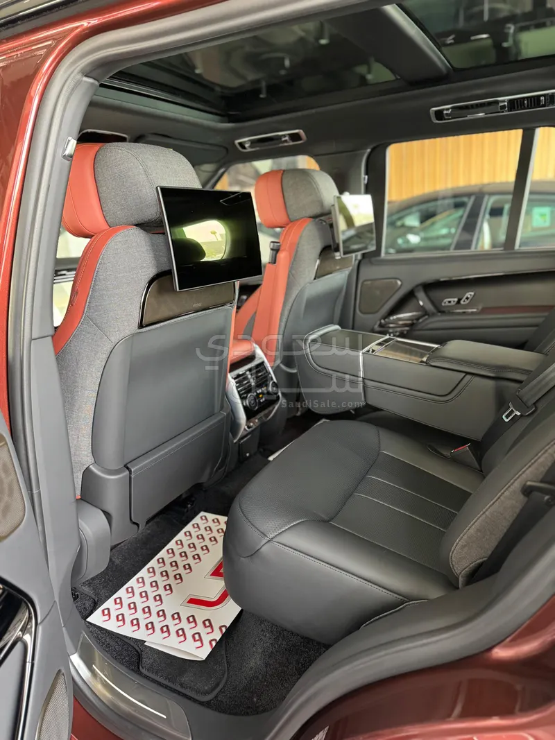 2025 لاند روفر رينج روفر اس في اوتوبيوغرافي