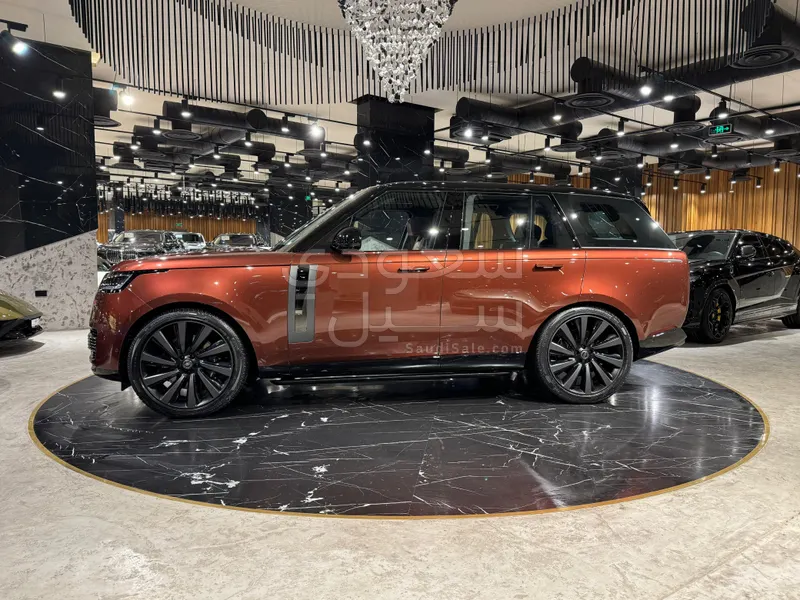 2025 لاند روفر رينج روفر اس في اوتوبيوغرافي