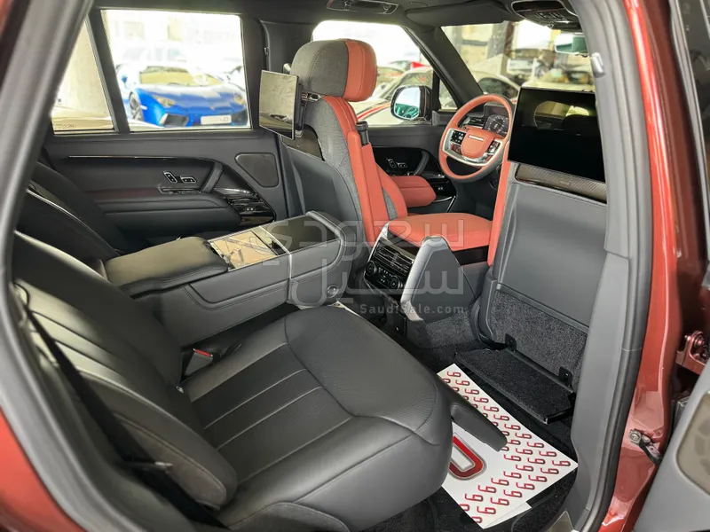 2025 لاند روفر رينج روفر اس في اوتوبيوغرافي