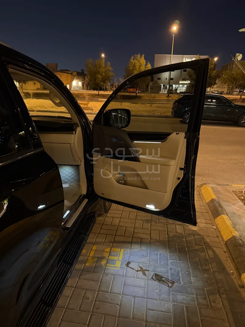 2020 لكزس إل إكس 570 اس