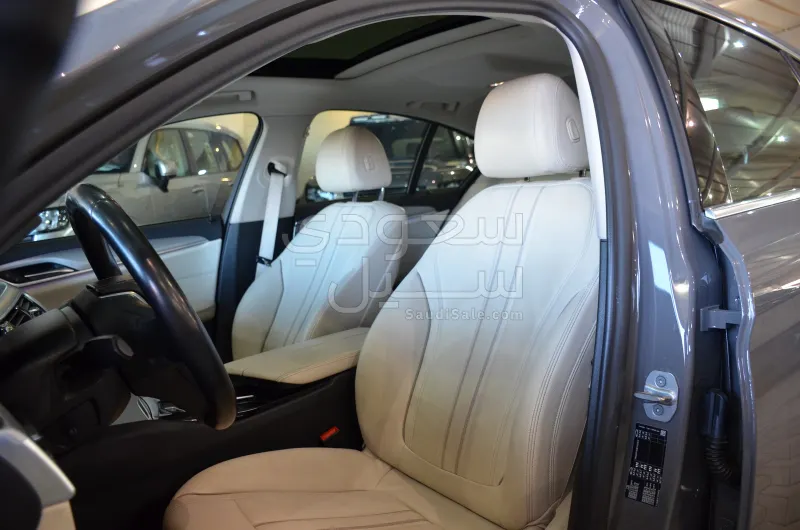 2022 بي ام دبليو الفئة الخامسة 520 أي