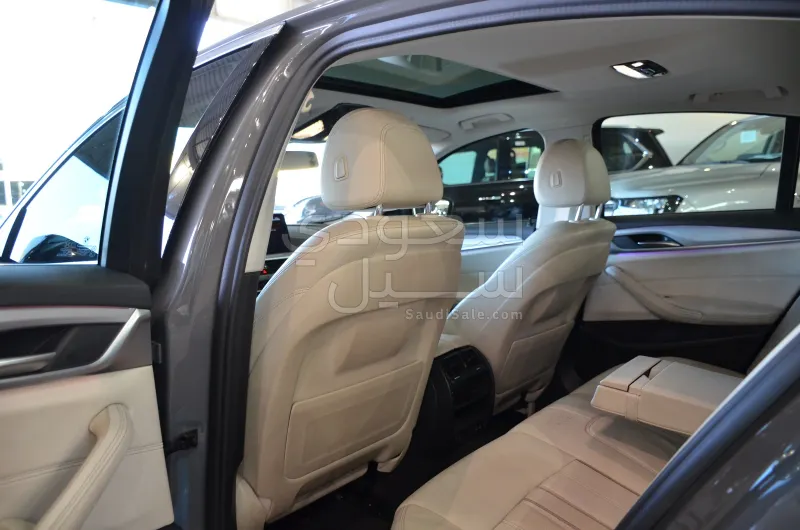 2022 بي ام دبليو الفئة الخامسة 520 أي