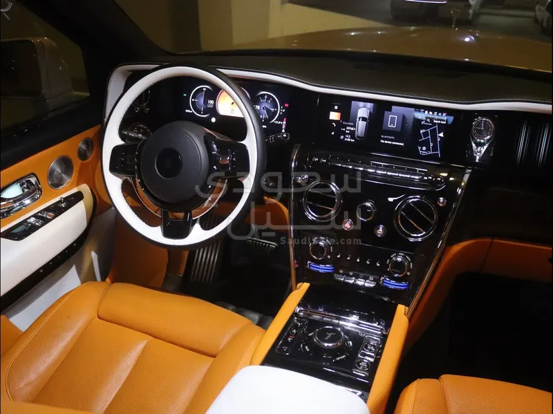 2025 رولز رويس كولينان سلفر بادج