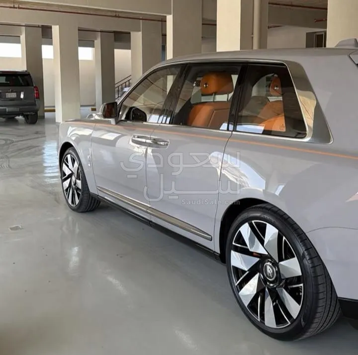 2025 رولز رويس كولينان سلفر بادج