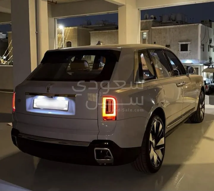 2025 رولز رويس كولينان سلفر بادج