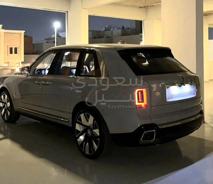 2025 رولز رويس كولينان سلفر بادج