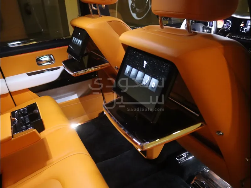 2025 رولز رويس كولينان سلفر بادج