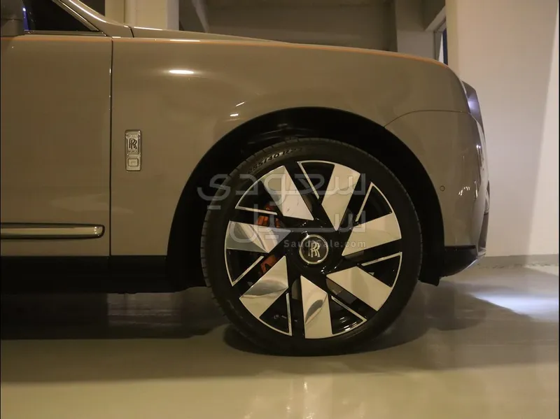 2025 رولز رويس كولينان سلفر بادج