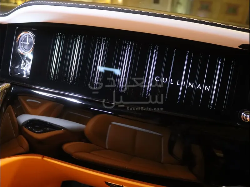 2025 رولز رويس كولينان سلفر بادج
