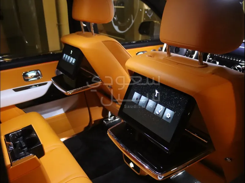 2025 رولز رويس كولينان سلفر بادج