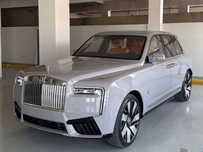 2025 رولز رويس كولينان سلفر بادج