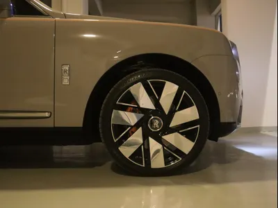 2025 رولز رويس كولينان سلفر بادج