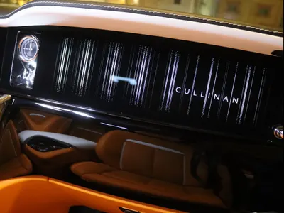 2025 رولز رويس كولينان سلفر بادج