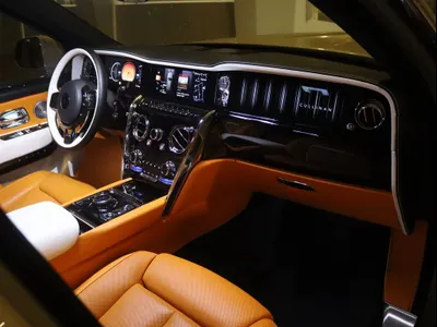 2025 رولز رويس كولينان سلفر بادج