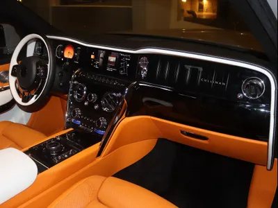 2025 رولز رويس كولينان سلفر بادج