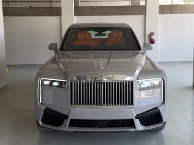 2025 رولز رويس كولينان سلفر بادج