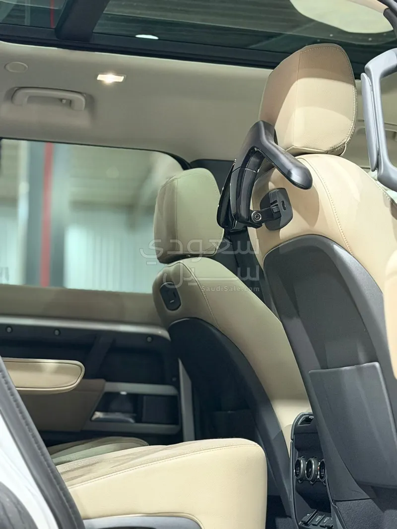 2022 لاند روفر ديفيندر 110