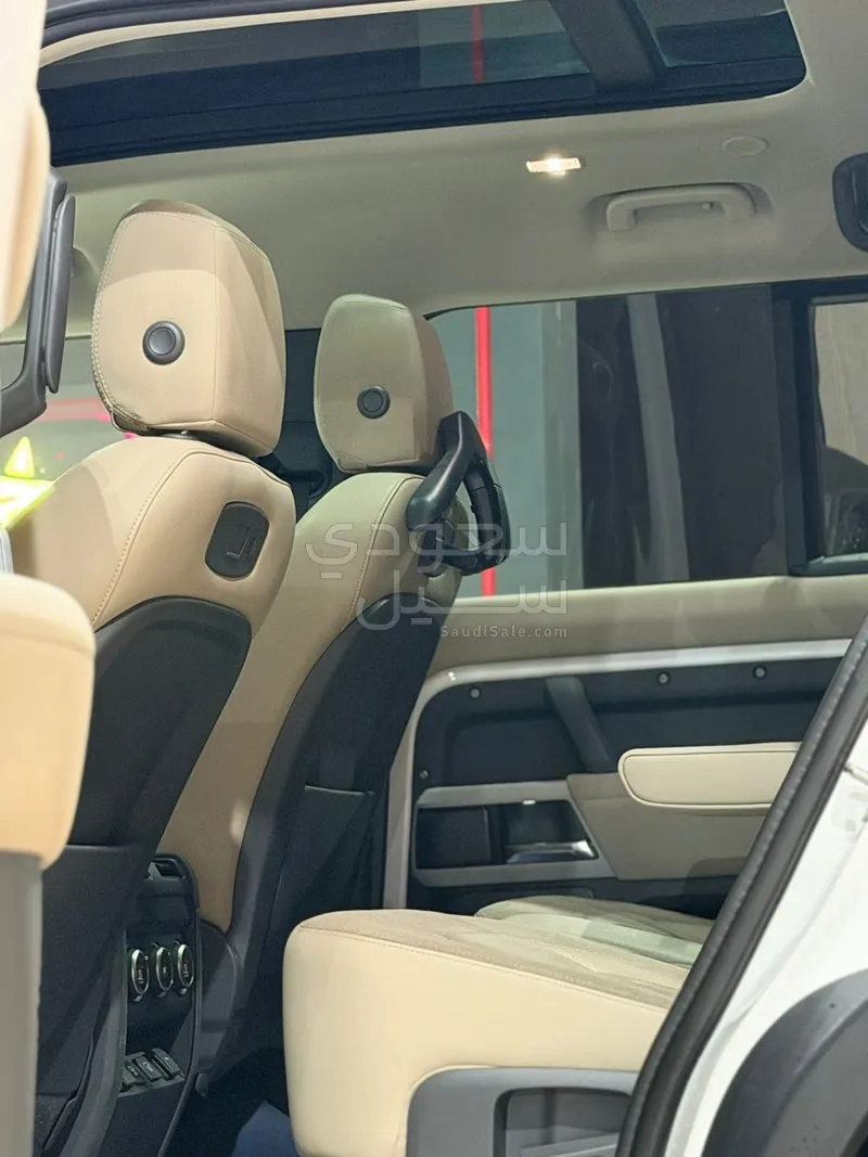 2022 لاند روفر ديفيندر 110