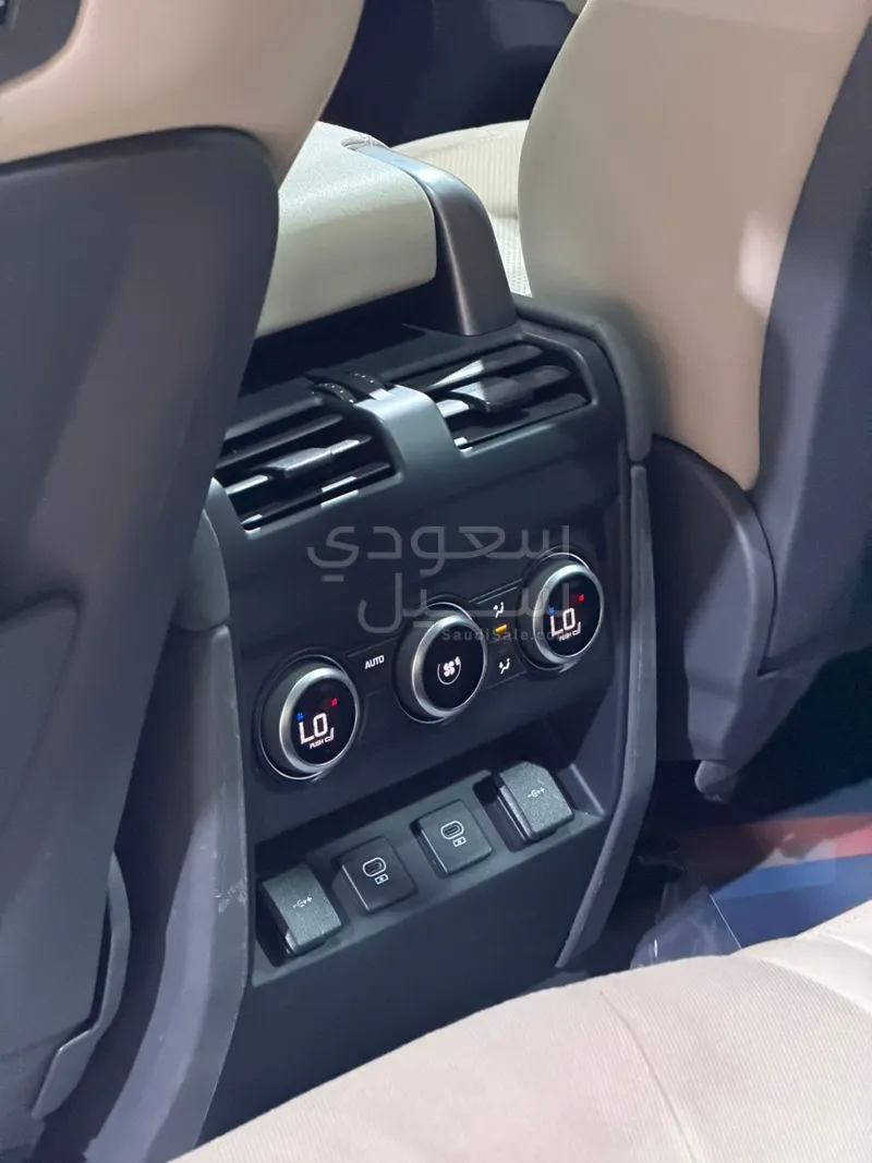 2022 لاند روفر ديفيندر 110