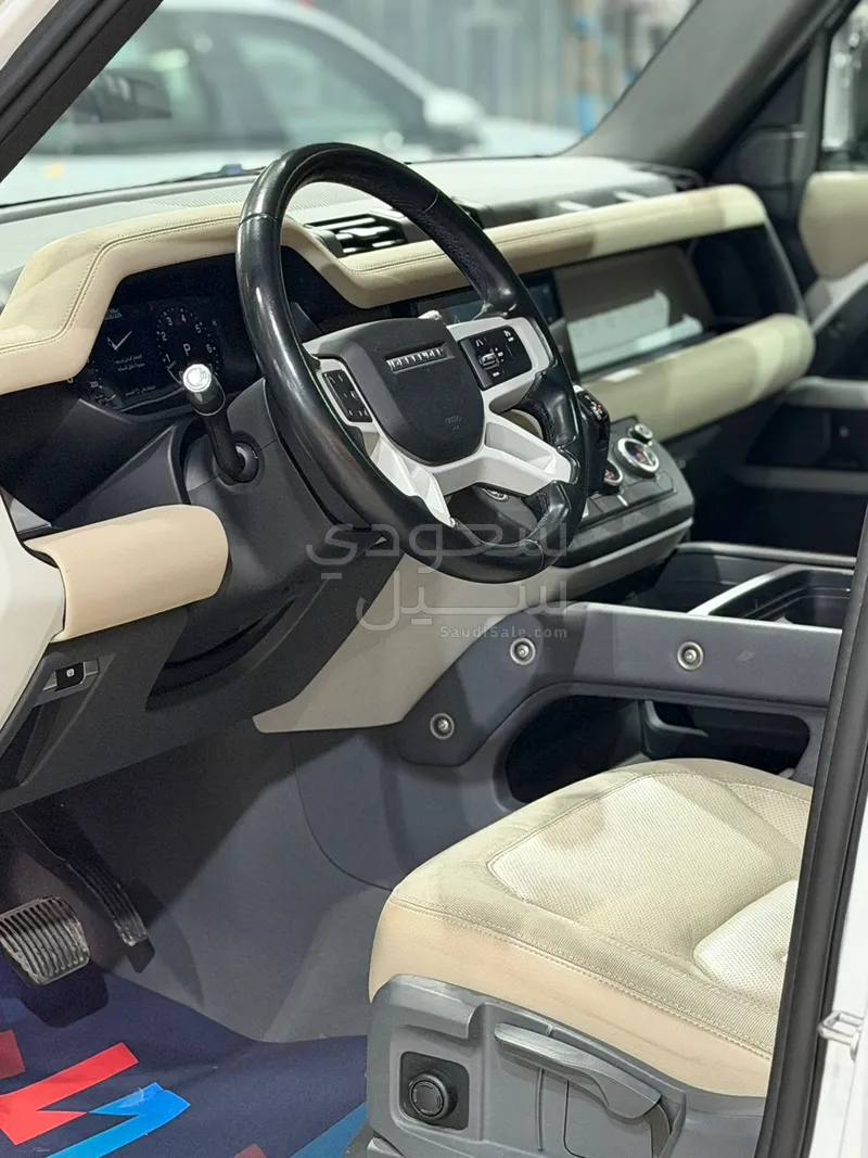 2022 لاند روفر ديفيندر 110