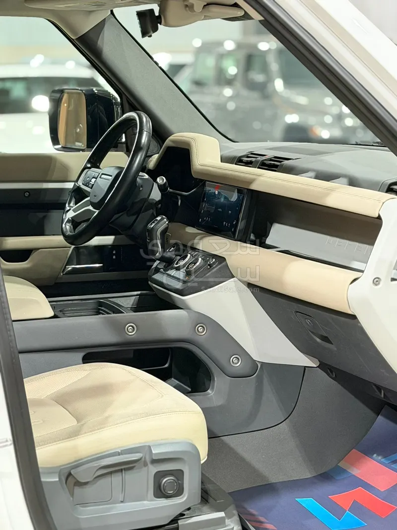 2022 لاند روفر ديفيندر 110