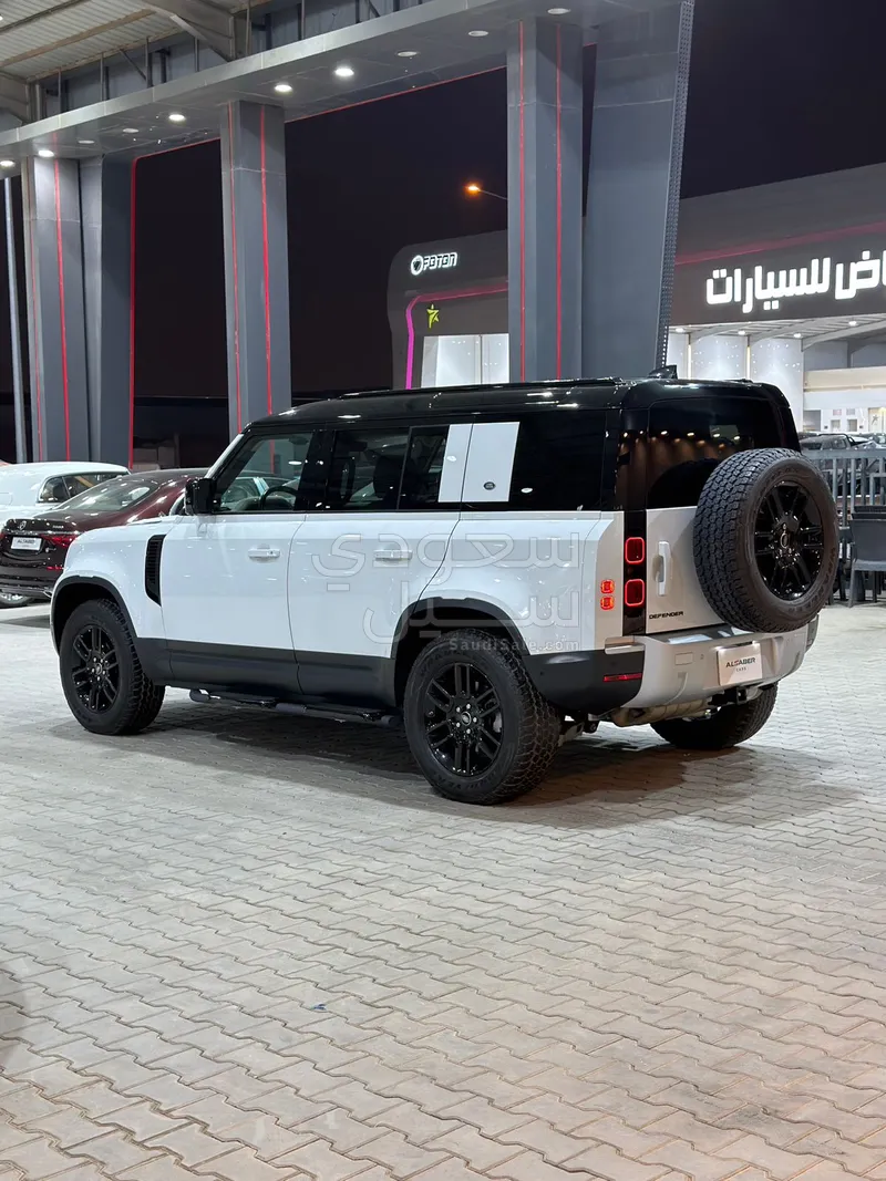 2022 لاند روفر ديفيندر 110