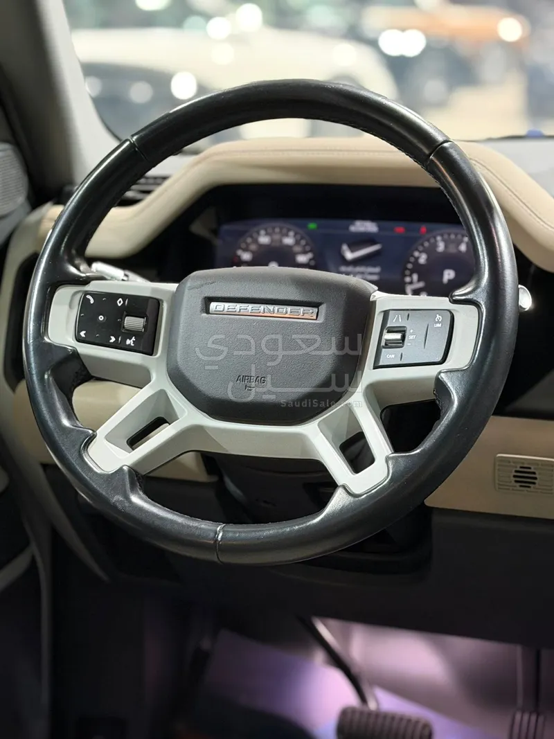 2022 لاند روفر ديفيندر 110