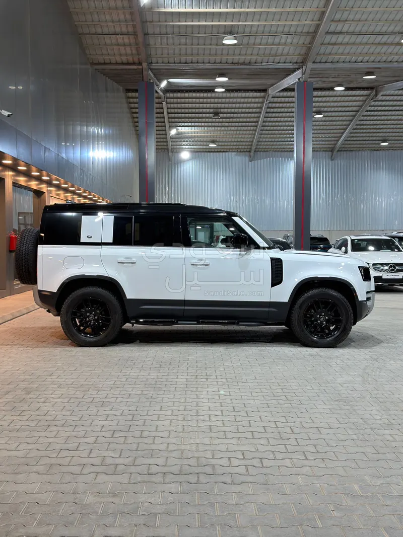 2022 لاند روفر ديفيندر 110