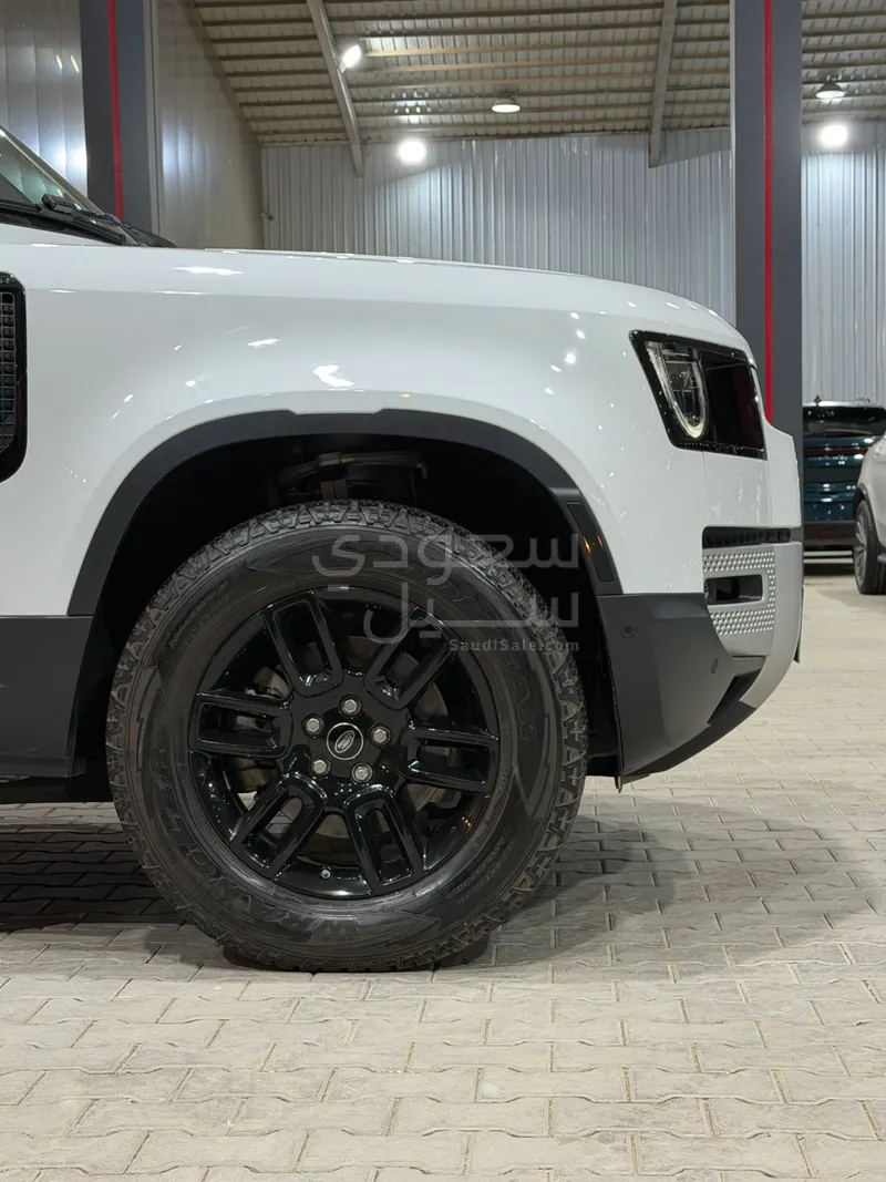 2022 لاند روفر ديفيندر 110
