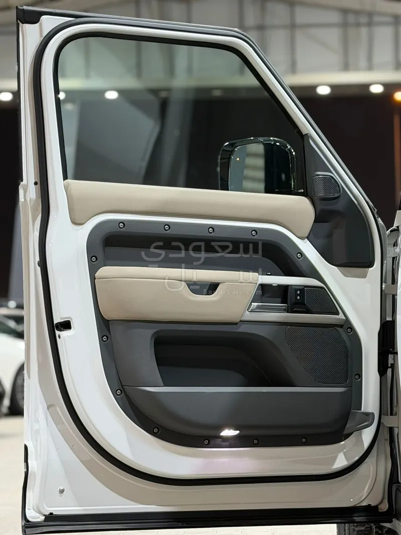 2022 لاند روفر ديفيندر 110