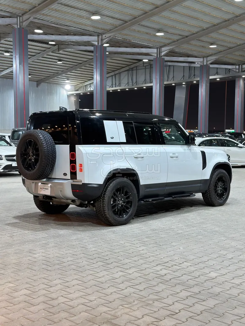 2022 لاند روفر ديفيندر 110