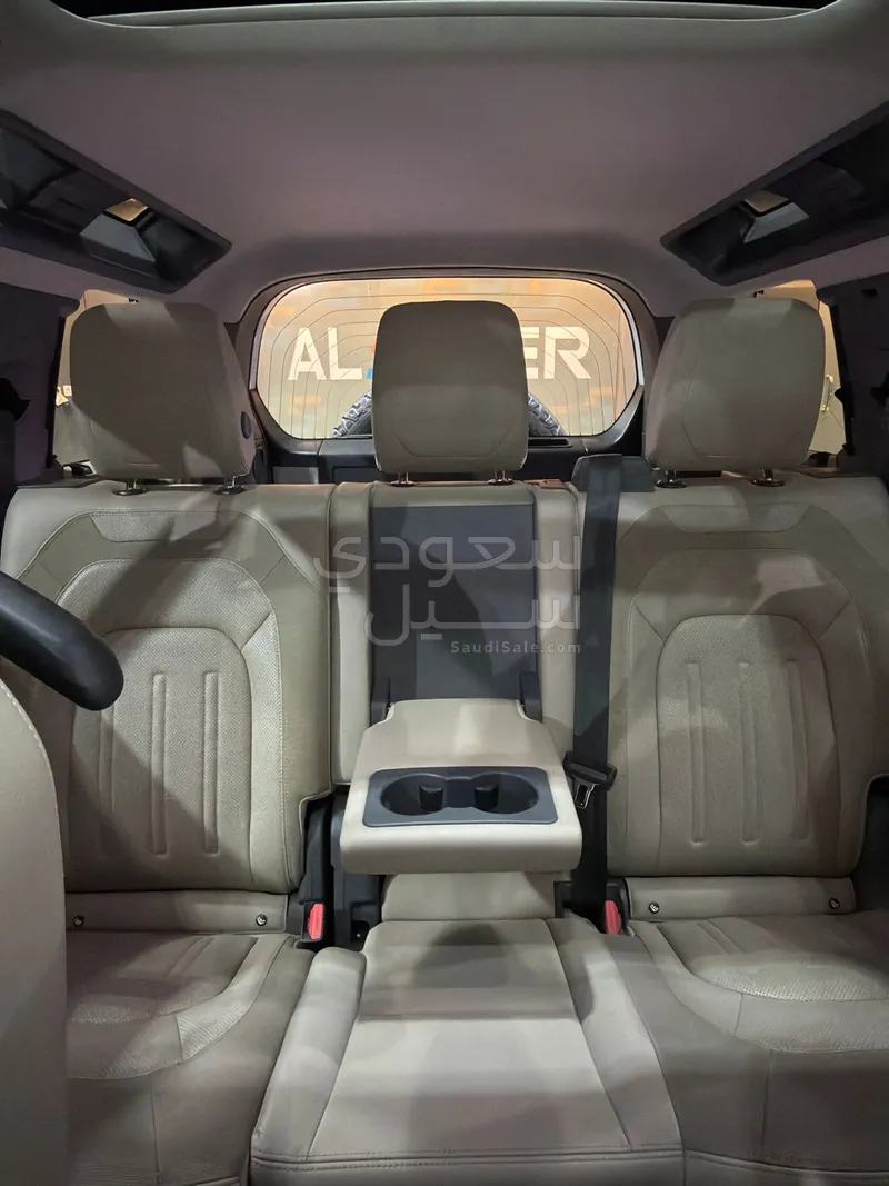 2022 لاند روفر ديفيندر 110