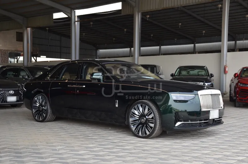2025 رولز رويس قوست بلاك بادج