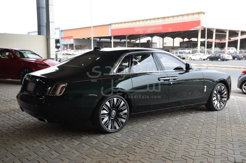 2025 رولز رويس قوست بلاك بادج