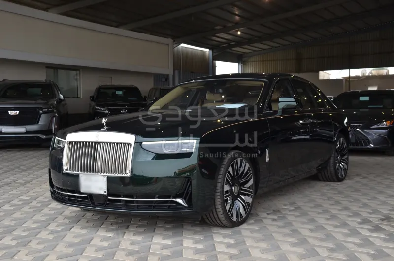 2025 رولز رويس قوست بلاك بادج